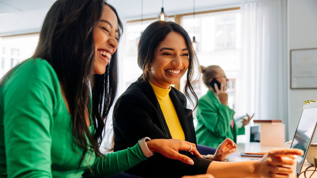 આ મંત્રનો નિયમિત જાપ કરવાથી વ્યક્તિ મહત્વપૂર્ણ કામોમાં સફળતા પ્રાપ્ત કરી શકે છે અને જીવનમાંથી નકારાત્મકતા દૂર થવા લાગે છે. ( નોંધ :ટીવી9 કોઈ પણ પ્રકારે અંધશ્રદ્ધાને પ્રોત્સાહન આપતુ નથી. આ અહેવાલ માત્ર ધાર્મિક માન્યતા અને લોકોમાં પ્રચલિત માન્યતા, રીત રિવાજને આધારે રજૂ કરવામાં આવેલ છે. ) ( Credits: Getty Images )