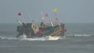 Cyclone Shakti : દરિયામાં તોફાની કરંટ જોવા મળ્યો, વેરાવળની 2 હજાર જેટલી બોટ સંપર્ક વિહોણી, જુઓ Video