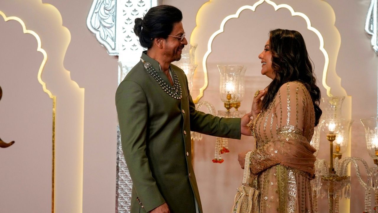  શાહરુખ ખાન અનેક વખત ગૌરી ખાન સાથે પોતાની લવસ્ટોરીને લઈ વાત કરી ચૂક્યો છે.નેટવર્થ મામલે ગૌરી ખાન બોલિવુડની અનેક અભિનેત્રીઓથી ખુબ આગળ છે. હવે આપણે ગૌરી ખાનની પર્સનલ લાઈફ વિશે વાત કરીએ.