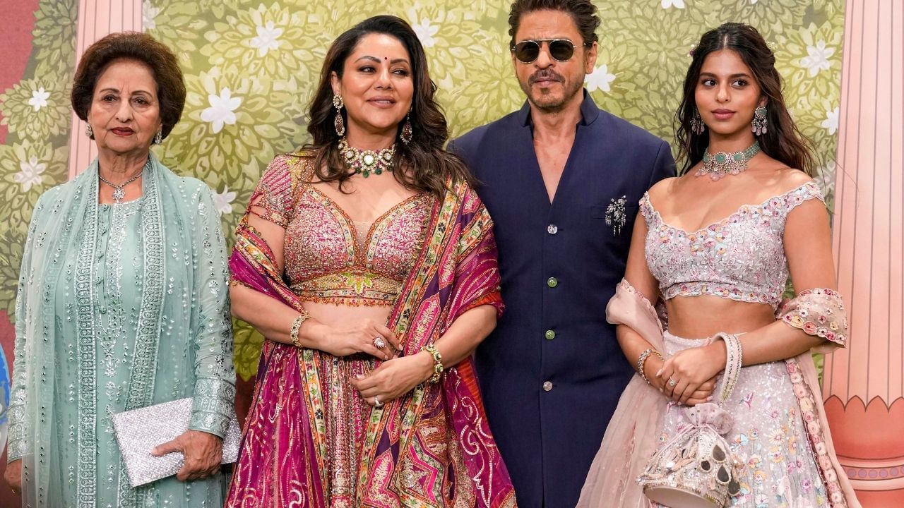 લાંબા સમયસુધી એકબીજાને ડેટ કર્યા બાદ 1991માં શાહરુખ ખાને ગૌરી ખાન સાથે લગ્ન કર્યા હતા. હવે બંન્ને 3 બાળકો આર્યન, સુહાના અને અબરામ છે. મહત્વની વાત એ છે કે, શાહરુખ ખાનની પહેલી ગર્લફ્રેન્ડ પણ ગૌરી જ હતી. 