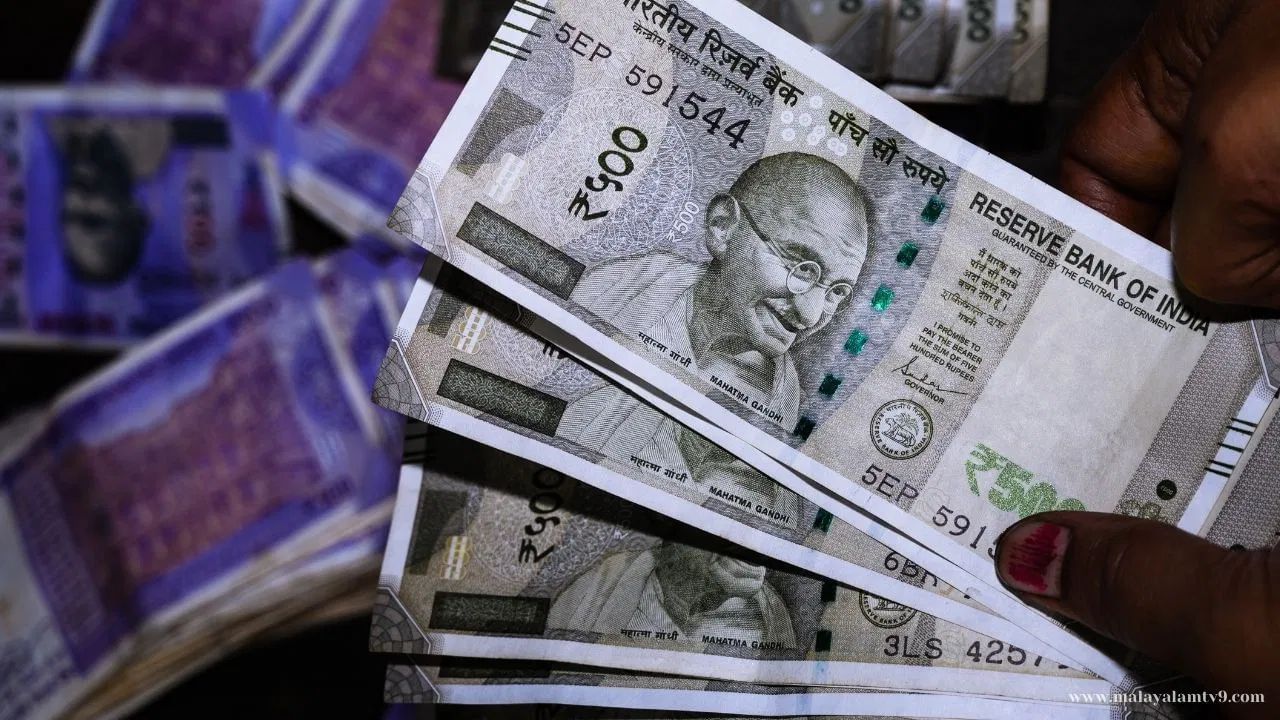 આ ખાતું પોસ્ટ ઓફિસ અથવા SBI, HDFC બેંક અને ICICI બેંક જેવી અધિકૃત બેંકોમાં ખોલી શકાય છે. ઉચ્ચ શિક્ષણ માટે પૈસા ઉપાડવાની સુવિધા છે અને જો છોકરીના લગ્ન 18 વર્ષની ઉંમર પછી થાય તો ખાતું સમય પહેલા બંધ કરી શકાય છે.