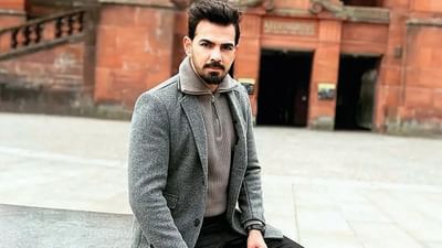 ગ્રોવર અટક ભારતમાં જોવા મળતી અટકમાંથી એક અટક છે.ગ્રોવર અટક અંગ્રેજી ગ્રોવ પરથી ઉતરી આવી છે. જેનો અર્થ એક નાનુ લાકડું અથવા વૃક્ષોનો સમૂહ થાય છે. (આ તસ્વીર ટીવી કલાકાર કરન ગ્રોવરની છે .) 