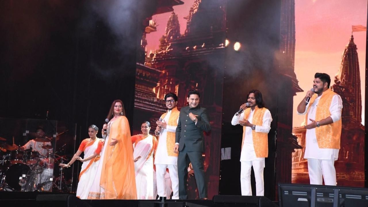 મંચનમાં સામેલ નાગરિકો અને આમંત્રિતોએ શોના દરેક પળને ઉત્સાહભેર અનુભવ્યો. ‘મેરા દેશ પહેલે’નું મંચન રાષ્ટ્રપ્રેમ અને નેતૃત્વની પ્રેરણાત્મક કહાની પ્રસ્તુત કરે છે, જે દર્શકોને આંતરિક રીતે સ્પર્શે છે.