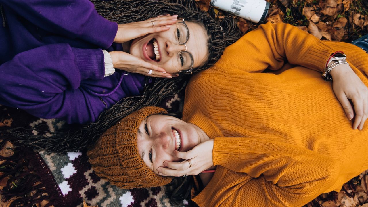 આ સમયે એસ્ટ્રોજન લેવલમાં બદલાવ થવાના કારણે વજાઈનાની સ્કિન વધારે સેન્સેટિવ થઈ જાય છે. આ કારણે આવું થાય છે. ક્યારેક ક્યારેક ઈન્ટિમેસી ટાઈમમાં વધારે મુશ્કેલી આવી શકે છે. કેટલીક મહિલાઓને કોન્ડમ અને લુબ્રિકેશનના પ્રોડક્ટથી એલર્જી હોય શકે છે. ત્યારે પણ શારિરીક સંબંધ બાંધ્યા બાદ વજાઈનામાં સોજો આવી જાય છે.