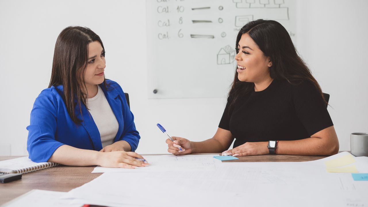 જો તમને ડ્રાઈનેસ થઈ રહી છે. તો કોઈ પણ સુંગધિત અને કેમિકલ વોટર બેસ્ટ લુબ્રિકેટનો ઉયયોગ કરો.જો તમને લેટેક્સથી એલર્જી હોય, તો નોન-લેટેક્સ કોન્ડોમનો ઉપયોગ કરો.શારીરિક સંબંધ પછી તમારી યોનિમાર્ગને સારી રીતે સાફ કરી લો. જો તમને કોઈ સોજો લાગે, તો તમે ગરમ પાણીનો શેક લઈ શકો છો.