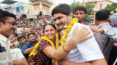 હાર્દિક પટેલનો જન્મ 20 જુલાઈ 1993માં થયો છે. તે એક ભારતીય રાજકારણી અને સામાજિક કાર્યકર છે. તેઓ જુલાઈ 2015માં ચર્ચામાં આવ્યા હતા, જ્યાં તેમણે પાટીદાર જાતિ માટે અન્ય પછાત વર્ગ (OBC) દરજ્જાની માંગણી કરતા પાટીદાર અનામત આંદોલનનું નેતૃત્વ કર્યું હતું.