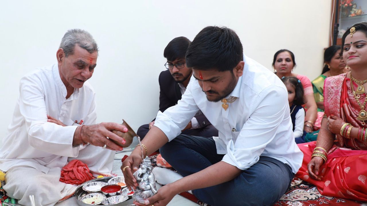 12 માર્ચ 2019ના રોજ, તેઓ કોંગ્રેસમાં જોડાયા હતા.2019ની ભારતીય સામાન્ય ચૂંટણી માટે પ્રચાર દરમિયાન, તેમણે નેપાળના લોકો વિરુદ્ધ ટિપ્પણીઓ કરી હતી જેને જાતિવાદી ગણાવી હતી અને વર્તમાન વડા પ્રધાન નરેન્દ્ર મોદીને નિશાન બનાવ્યા હતા.