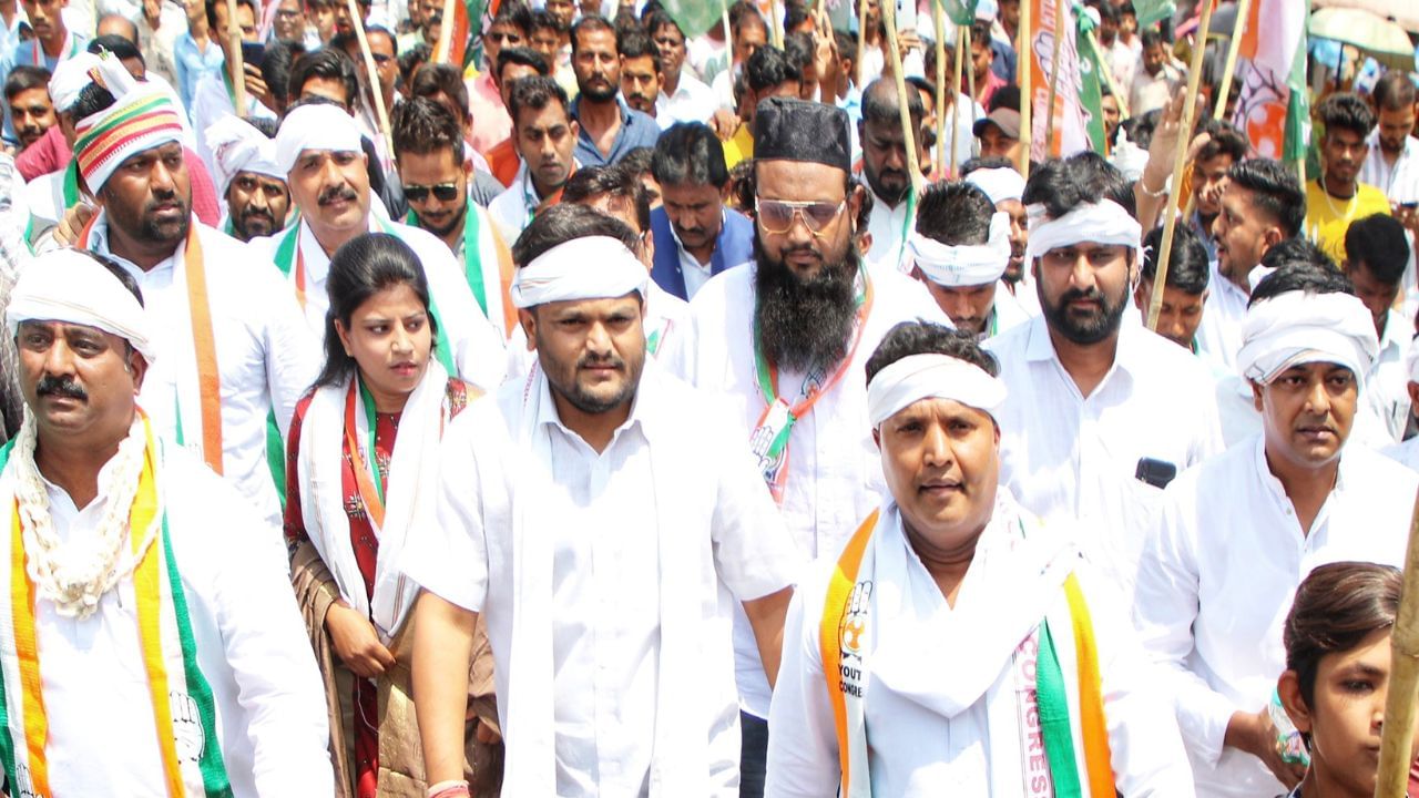 તેમણે કોંગ્રેસના નેતૃત્વ પર આરોપ લગાવ્યો હતો અને તેમણે ભાજપની પ્રશંસા કરી હતી અને 16 મે, 2022ના રોજ તેમને પક્ષ વિરોધી પ્રવૃત્તિઓ માટે પાર્ટીમાંથી હાંકી કાઢવામાં આવ્યા હતા.