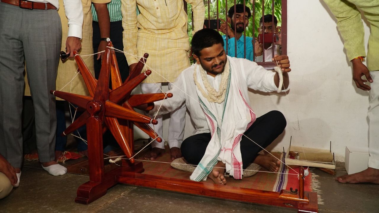 વર્ષો સુધી ભારતીય જનતા પાર્ટીના સખત વિરોધમાં રહ્યા પછી તેઓ આખરે 2 જૂન 2022ના રોજ તેમની સાથે જોડાયા હતા.10 નવેમ્બર 2022 ના રોજ 2022 ની ગુજરાત વિધાનસભા ચૂંટણી માટે તેમને વિરમગામ વિધાનસભા મતવિસ્તાર માટે ભાજપના ઉમેદવાર તરીકે મેદાનમાં ઉતારવામાં આવ્યા હતા અને તેઓ ચૂંટાયા હતા.