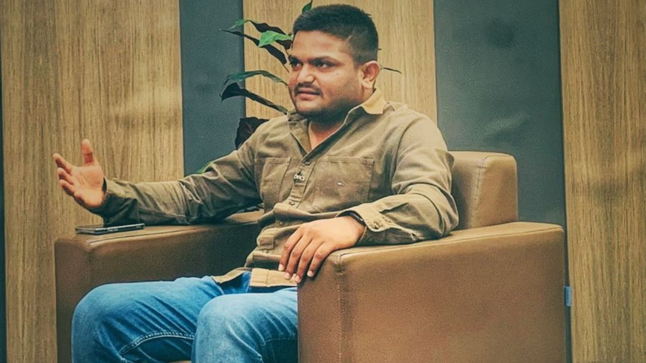 વર્ષ 2010માં હાર્દિક પટેલ અમદાવાદની સહજાનંદ કોલેજમાં જોડાયા હતા.