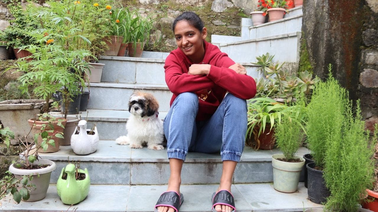 ભારતીય મહિલા ક્રિકેટ ટીમની કેપ્ટન હરમનપ્રીત કૌરને વિશ્વની સૌથી ખતરનાક ખેલાડીઓમાંની એક માનવામાં આવે છે.તો આજે આપણે હરમનપ્રીતના પરિવાર અને પર્સનલ લાઈફ વિશે વાત કરીશું.