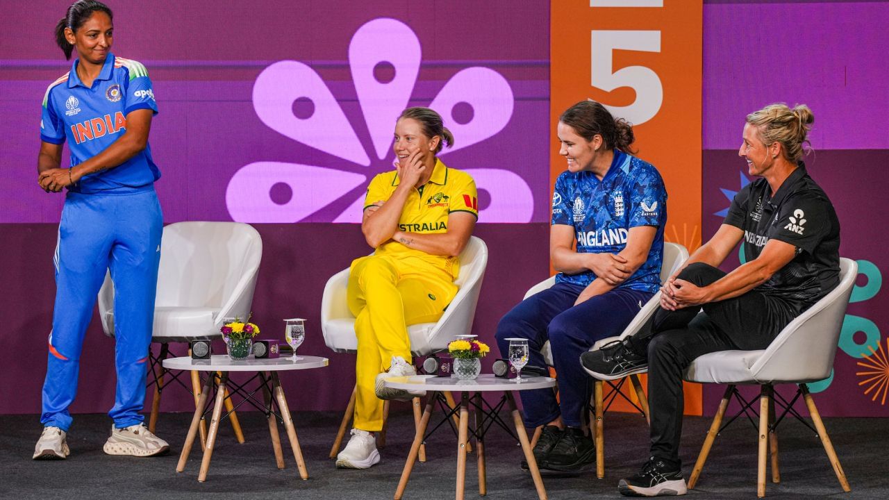  તેમણે31 વિકેટ પણ લીધી છે. ભારત માટે સૌથી વધુ T20 આંતરરાષ્ટ્રીય મેચ રમી છે, જેમાં એક સદી અને 14 અડધી સદીનો સમાવેશ થાય છે અને 32 વિકેટ લીધી છે.