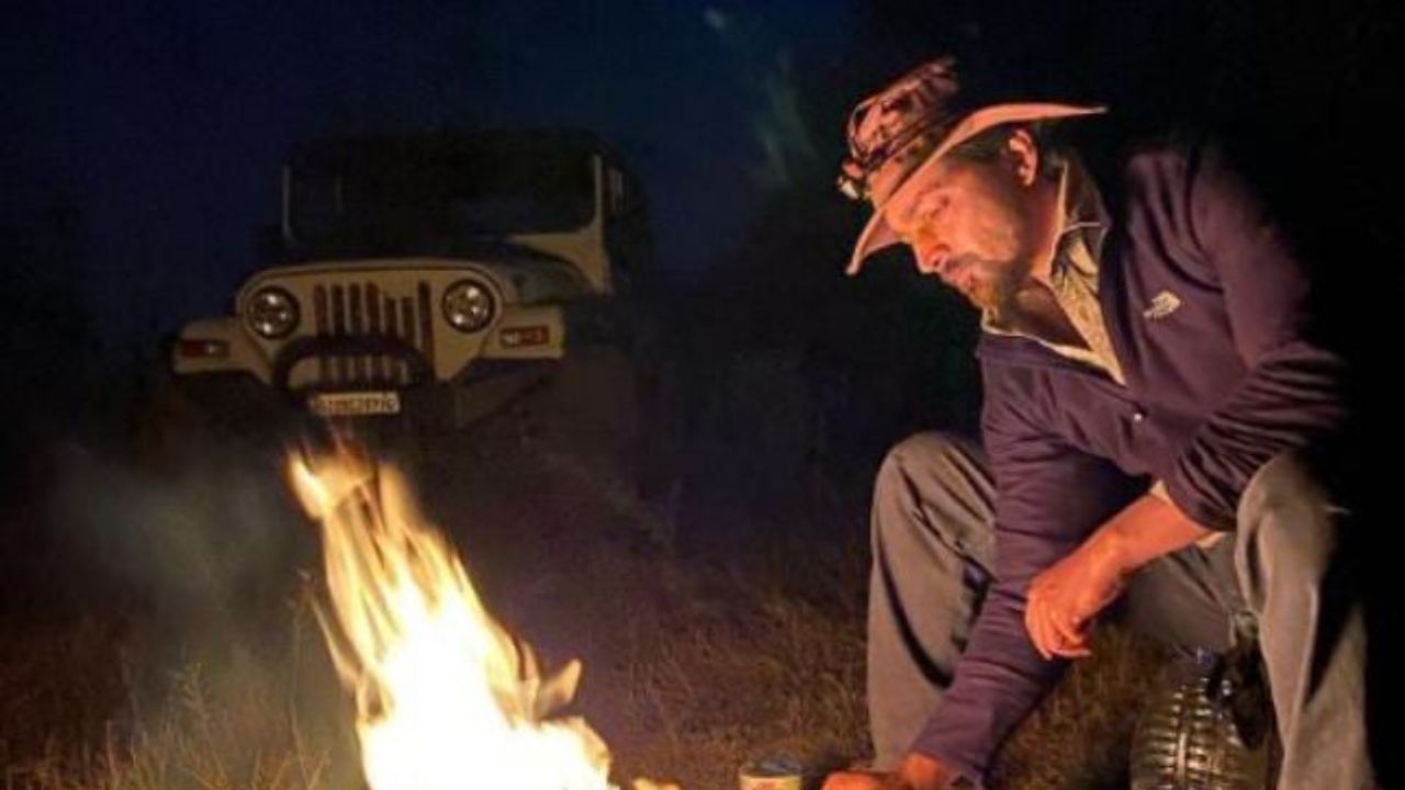 હર્ષવર્ધન રાણેએ પોતાના 41માં જન્મદિવસ પર કેમ્પર વાન ખરીદી છે. 12 વર્ષ પછી તેમનું સ્વપ્ન સાકાર થયું છે.હર્ષવર્ધન ભારતનો પહેલો એવો અભિનેતા છે જેણે પોતાનું આલીશાન ઘર છોડીને કેમ્પર વાનમાં રહેવાનું નક્કી કર્યું છે.