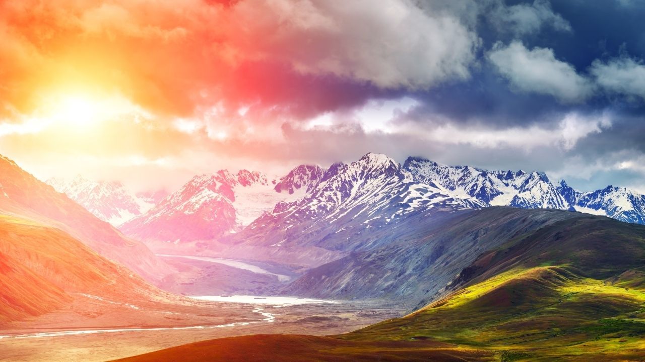 હિમાલય જ આ દેશોને જીવન આપતી નદીઓ પૂરી પાડે છે અને તેમને રણ બનવાથી બચાવે છે.