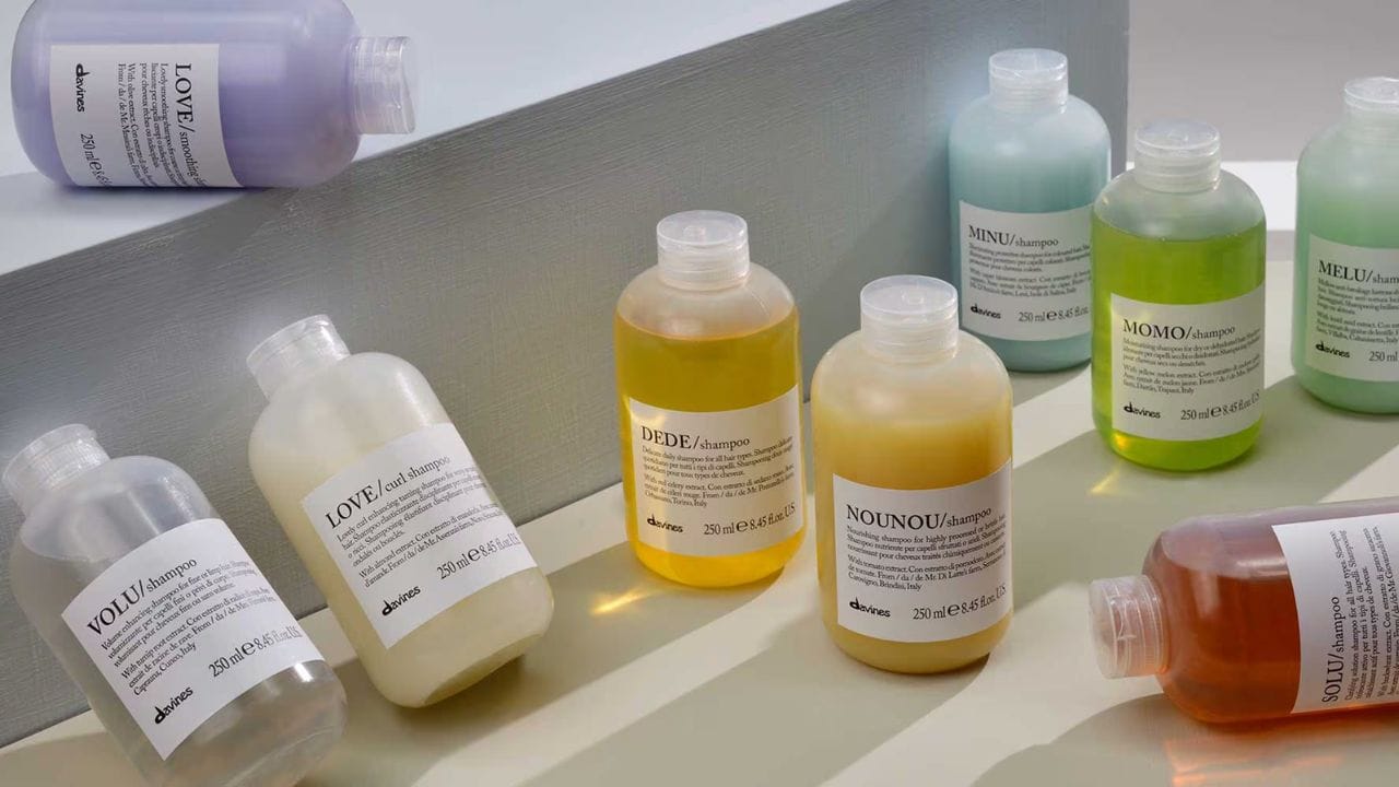 शैम्पू: थोड़ी मात्रा में शैम्पू या लिक्विड सोप से पोछा लगाने से फर्श साफ़ होता है और चमकदार भी बनता है। यह तरीका खासकर बच्चों वाले घरों के लिए फायदेमंद है।