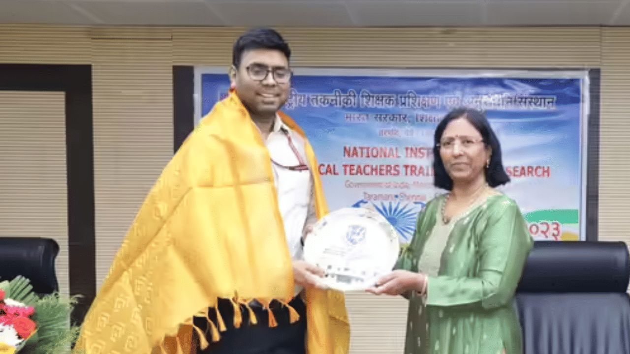 IAS Govind Jaiswal Success Story From Varanasi Poverty to UPSC Triumph (5)