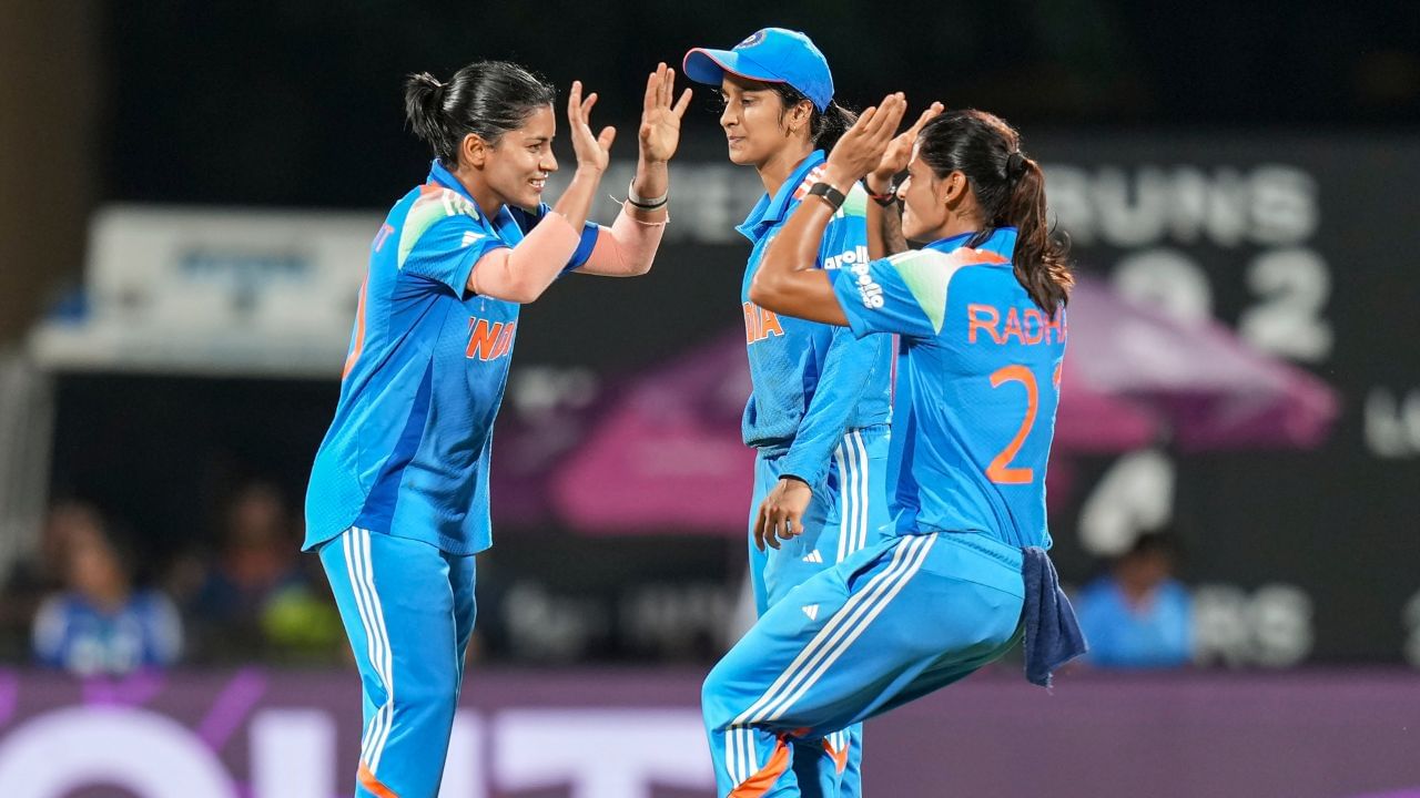 ભારતીય ટીમ પહેલી સેમિફાઈનલમાં પહોંચી ચૂકી છે. જ્યાં તેનો સામનો 30 ઓક્ટોબરના રોજ ઓસ્ટ્રેલિયા સામે થશે. બીજી બાજુ બાંગ્લાદેશની ટીમ સેમિફાઈનલની રેસમાંથી બહાર થઈ ચૂકી છે.