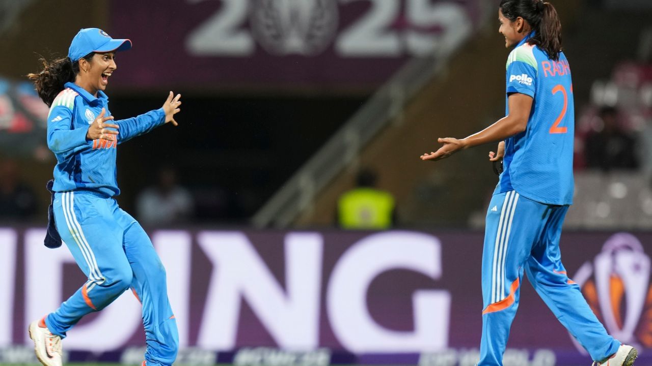 તમને જણાવી દઈએ કે, જો ભારત ડીવાઈ પાટિલ સ્ટેડિયમમાં ઓસ્ટ્રેલિયાને હરાવી સેમિફાઈનલમાં પહોંચી જાય છે. તો 2005 અને 2017 બાદ ત્રીજી વખત હશે. જ્યારે ભારતીય ટીમ ફાઈનલ રમતી જોવા મળશે. (all photo : PTI)