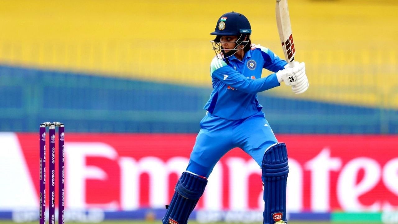 હાલમાં એશિયા કપ 2025માં ભારતે પાકિસ્તાન વિરુદ્ધ 3 મેચમાં જીત મેળવી હતી. આ સાથે ભારતીય ખેલાડીઓએ પાકિસ્તાનના ખેલાડીઓ સાથે હાથ પણ મિલાવ્યા ન હતા. અંતે ફાઈનલમાં પાકિસ્તાનના મંત્રી એસીસી અધ્યક્ષ મોહસિન નકવીના હાથે ટ્રોફી લેવાની પણ ના પાડી હતી. આ વિવાદ હજુ શાંત થયો નથી.