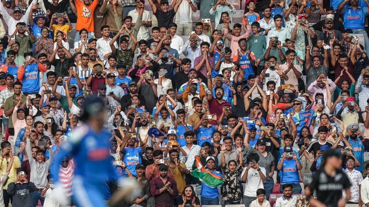 સેમિફાઈનલમાં સ્થાન બનાવ્યા બાદ આ તમામ ટીમને ગ્રુપ સ્ટેજમાં 1-1 મેચ રમવાની છે. છેલ્લી ગ્રુપ મેચમાં ઓસ્ટ્રેલિયા અને સાઉથ આફ્રિકાની ટીમ એકબીજા સાથે ટકરાશે. તો ઈંગ્લેન્ડ અને ન્યુઝીલેન્ડની ટીમ ટકરાશે. જ્યારે ભારતીય ટીમનો મુકાબલો બાંગ્લાદેશની ટીમ સાથે થશે.