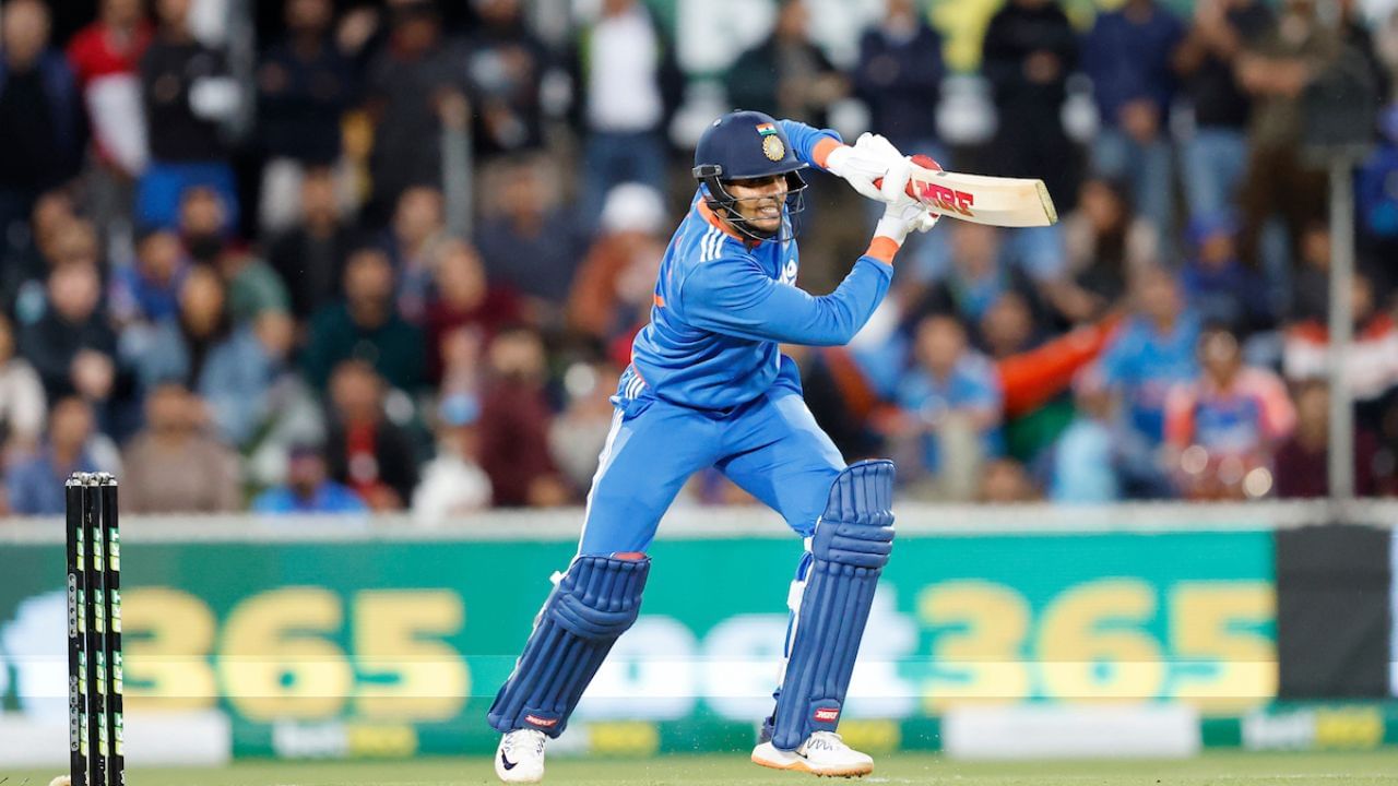 વરસાદને કારણે ભારતીય ઈનિંગ્સની શરૂઆતમાં પણ વિક્ષેપ પડ્યો હતો, જેના પરિણામે મેચ 18 ઓવરની કરવામાં આવી હતી. 