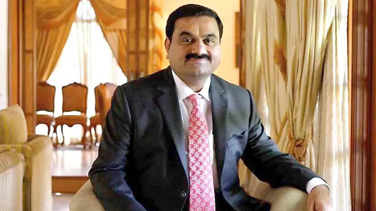 ગૌતમ અદાણીએ શેઠ ચીમનલાલ નાગિંદાસ વિદ્યાલય, અમદાવાદમાં અભ્યાસ કર્યો હતો, પરંતુ 16 વર્ષની ઉંમરે શાળા છોડી દીધી. તેમને વ્યવસાયમાં રસ હતો, પરંતુ પિતાની ટેક્સટાઈલ ઉદ્યોગમાં રસ ન હતો. અદાણીએ ગુજરાત યુનિવર્સિટીમાં કોમર્સનો અભ્યાસ શરૂ કર્યો, પરંતુ બીજા વર્ષ પછી અભ્યાસ છોડીને વ્યવસાયિક તકોનો પીછો કર્યો.