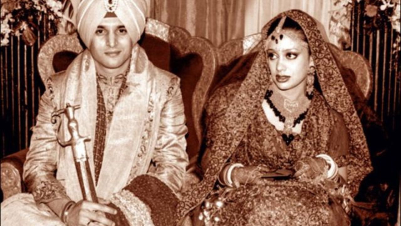  જીમી શેરગિલનો પરિવાર પંજાબી શીખ છે, અને તેમના પિતા, સત્યજીત સિંહ શેરગિલ, એક પ્રખ્યાત કલાકાર હતા. પ્રખ્યાત ચિત્રકાર અમૃતા શેરગિલ પણ તેમના દાદાના પિતરાઈ ભાઈ હતા.