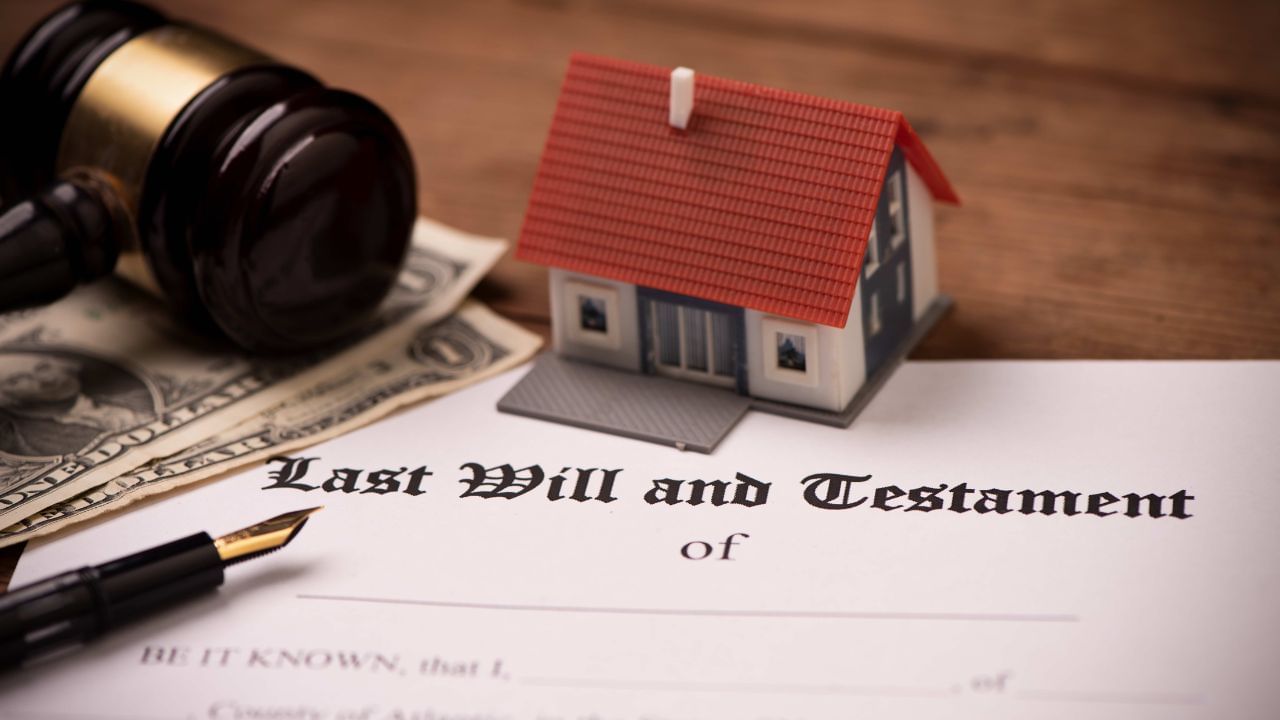 कानूनी विशेषज्ञों के अनुसार, वसीयत स्पष्ट रूप से और बिना किसी अस्पष्टता के लिखी जानी चाहिए, और इसे भारतीय उत्तराधिकार अधिनियम, 1925 की धारा 63 के अनुसार तैयार किया जाना चाहिए। 
