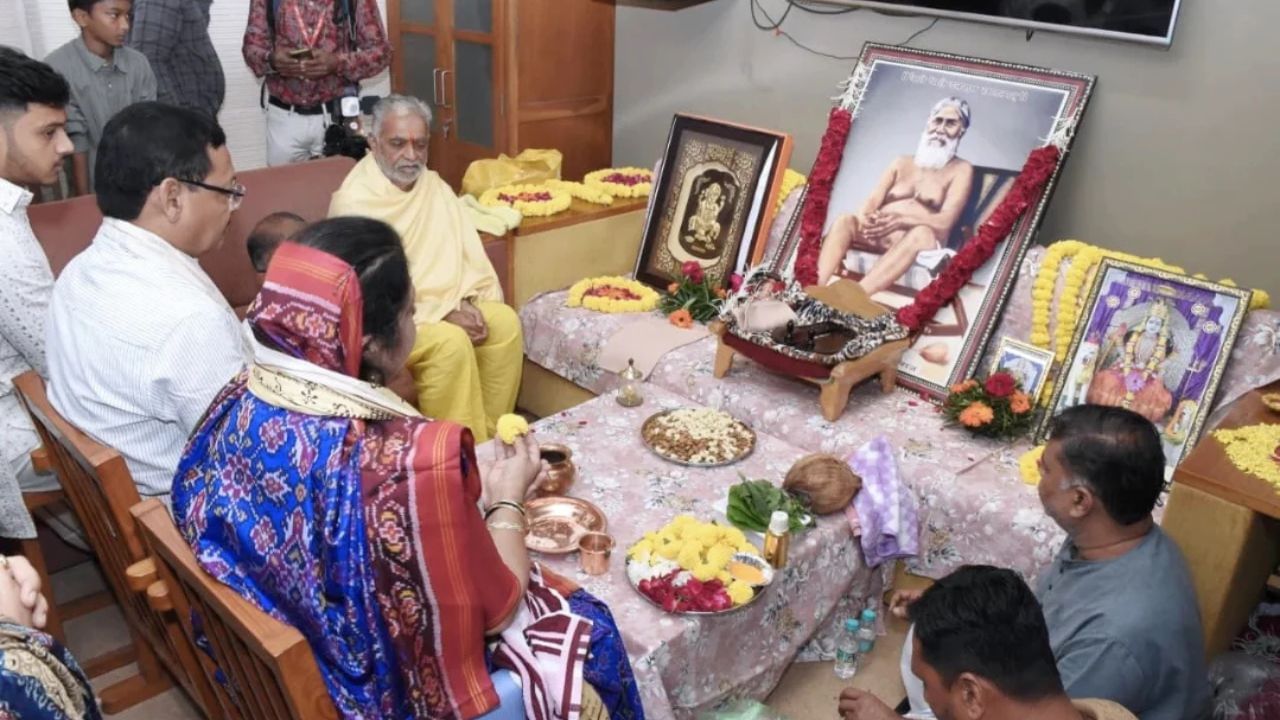 2022ની એફિડેવિટ મુજબ 10 તોલા સોનું. વ્યવસાયે ખેતી તેમજ આવકના સ્ત્રોત તરીકે ધારાસભ્ય તરીકે મળતો પગાર, ખેતીની આવક, બચત ખાતાની તેમજ થાપણનું વ્યાજ દર્શાવી છે. ઈશ્વરસિંહ પટેલ લોકોમાં પટેલ સાહેબના નામથી જાણીતા છે. ઈશ્વરસિંહ પટેલનો ભાઈ પણ રાજકારણમાં સક્રિય છે.