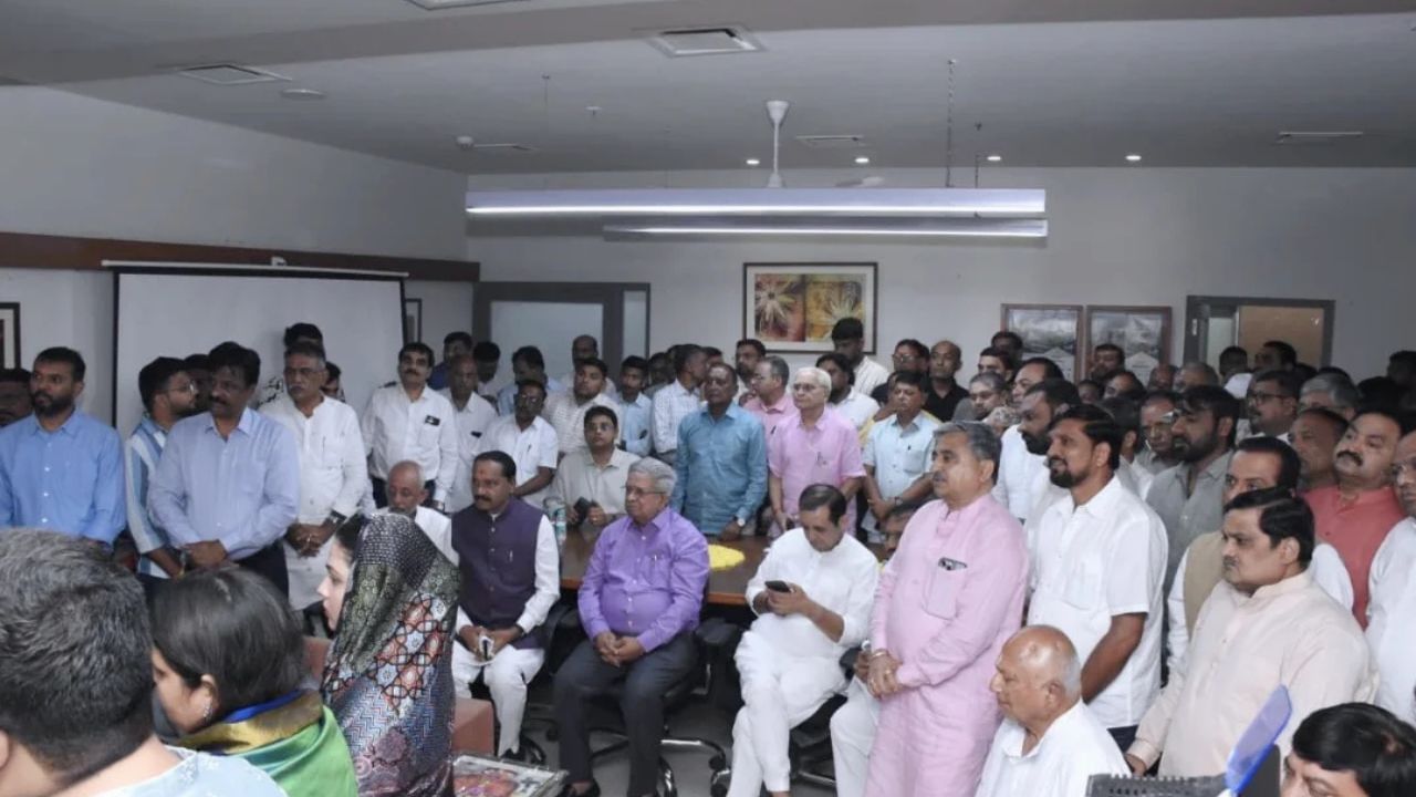   વિકસિત ગુજરાત ના સપનાને સાકાર કરવાના માર્ગે અવિરત પ્રયત્નશીલ છું અને રહીશ.