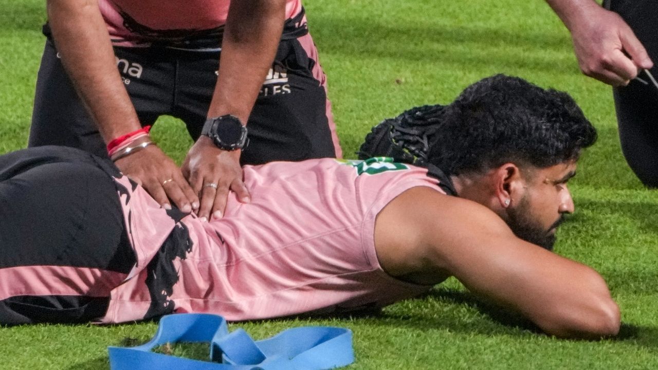 બીસીસીઆઈએ મેચ દરમિયાન એક સોશિયલ મીડિયા પોસ્ટમાં જણાવ્યું હતુ કે, વધુ તપાસ માટે ઐયરને હોસ્પિટલ લઈ જવામાં આવ્યો છે. તેના રિપોર્ટમાં શું સામે આવ્યું તેની જાણકારી હાલ બોર્ડે આપી નથી. 