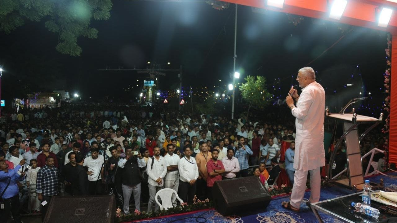 એપ્રિલ 2025માં, વિશ્વકર્માનું X એકાઉન્ટ થોડા સમય માટે હેક થઈ ગયું હતું. હેકરે તેમની પ્રોફાઇલ બદલીને જણાવ્યું હતું કે તેઓ "ભારતના વડા પ્રધાન" છે. સાયબર ક્રાઈમ વિભાગમાં પોલીસ ફરિયાદ દાખલ કરવામાં આવી હતી, અને આ બાબત સોશિયલ મીડિયા પર ચર્ચામાં રહી હતી.