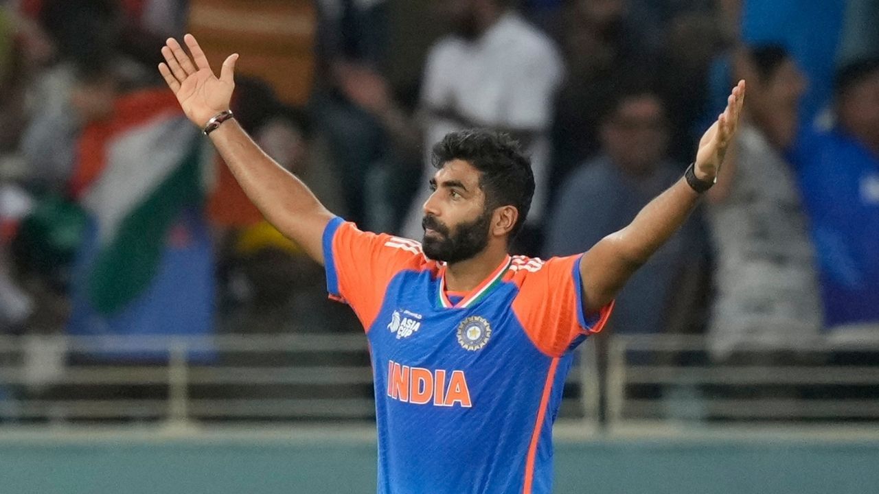 ભારત તરફથી ઓસ્ટ્રેલિયામાં સૌથી વધારે ટી20 ઈન્ટરનેશનલ વિકેટ લેવાના મામલે હજુ અશ્વિન નંબર વન પર છે. જેમણે 11 મેચમાં 11 વિકેટ લીધી છે.