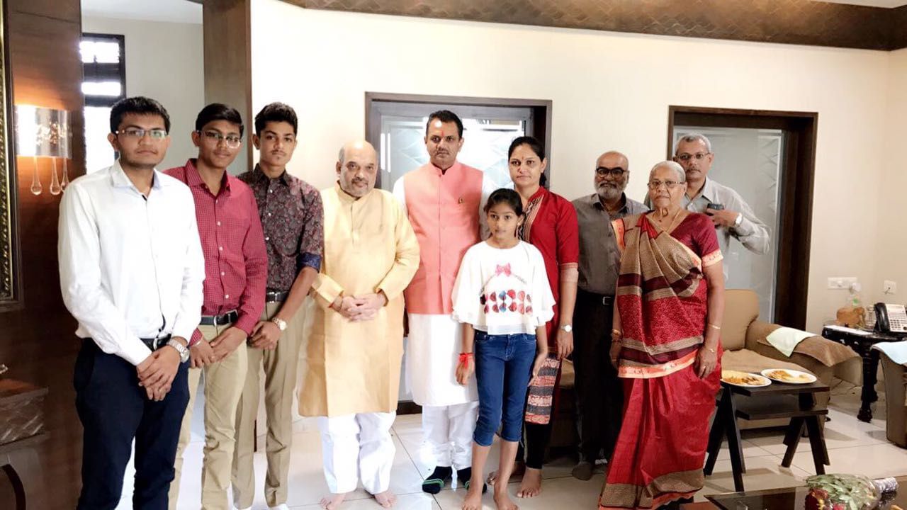 માર્ચ 2019માં વાઘાણીનો પુત્ર મીત વાઘાણી ભાવનગરની કૉલેજમાં ચોરી કરતાં પકડાયો હતો અને તે બદલ વાઘાણીએ માફી પણ માંગી હતી અને કહ્યું હતું, "મારા પુત્રથી ભૂલ થઈ ગઈ છે"