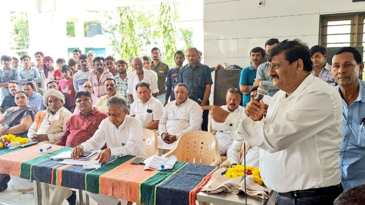 16 સપ્ટેમ્બર 1999ના રોજ ચાર વ્યક્તિઓએ રવિશિયાની છરીના ઘા મારીને હત્યા કરી હતી. 2007માં, ગુજરાત હાઈકોર્ટની 2 જજોની બેન્ચે અમૃતિયાને હત્યાના આરોપોમાંથી મુક્ત કર્યા હતા કારણ કે, આ મામલો હાઈકોર્ટના કાર્યક્ષેત્રમાં પહોંચ્યો ત્યાં સુધીમાં કેસના ઘણા સાક્ષીઓ વિરોધ કરી ચૂક્યા હતા. 