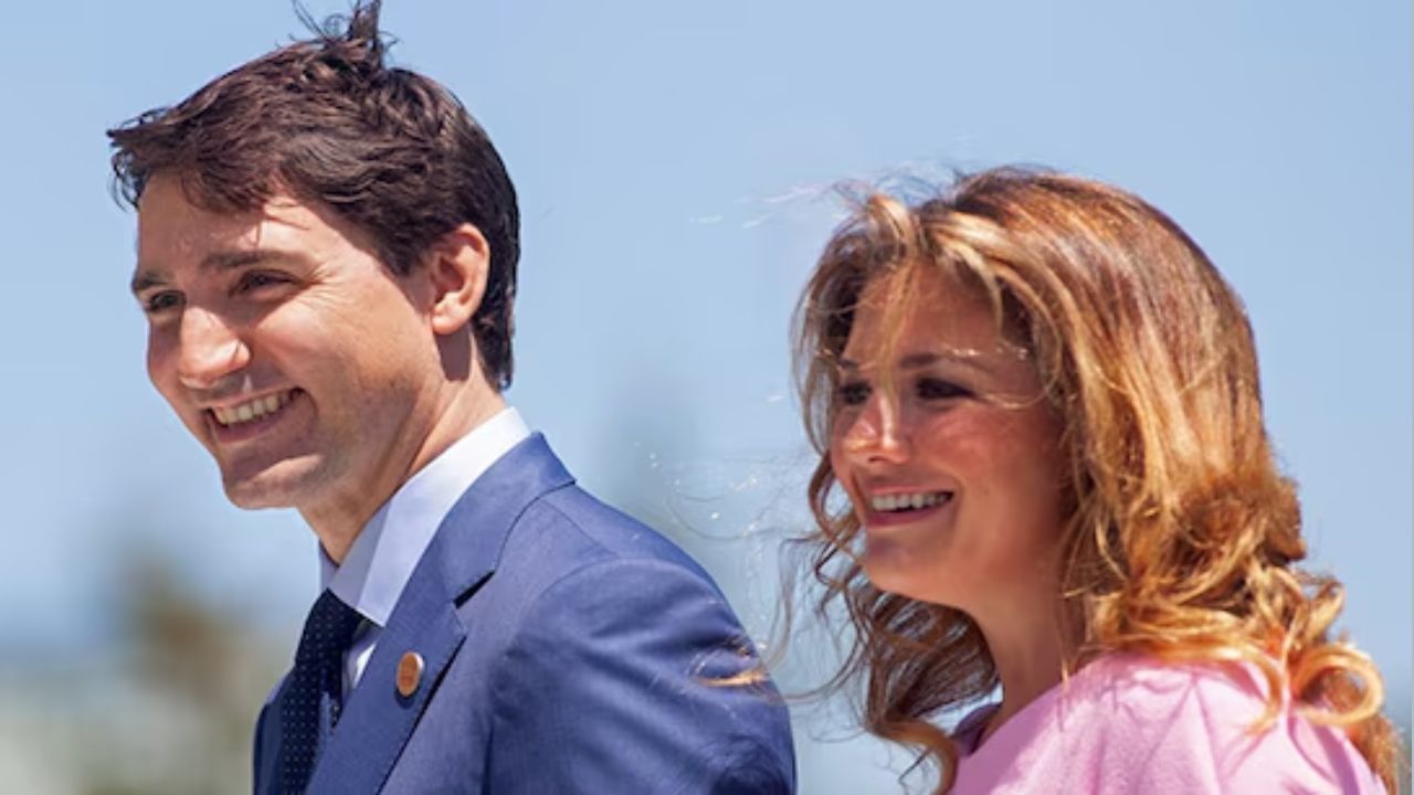 જસ્ટિન ટ્રુડોએ ઓગસ્ટ 2023 માં તેમની પત્ની સોફી ગ્રેગોઇર ટ્રુડોથી અલગ થવાની જાહેરાત કરી હતી. તેમના લગ્નને 18 વર્ષ થયા હતા. સોફી અને જસ્ટિનને ત્રણ બાળકો છે: ઝેવિયર (17), એલા ગ્રેસ (16) અને હેડ્રિયન (11).