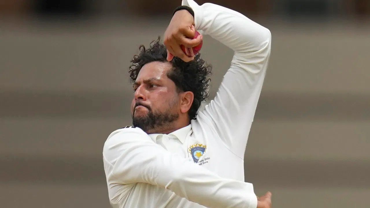 કુલદીપને ભલે બુમરાહથી ઓછી વિકેટ મળી હોય, પણ એક બાબતમાં તે બુમરાહથી આગળ છે. કુલદીપ યાદવ ભારતનો સૌથી વધુ સ્ટ્રાઈક રેટ ધરાવતો બોલર છે. ટેસ્ટ ક્રિકેટમાં તેનો બોલિંગ સ્ટ્રાઈક રેટ ફક્ત 36.7 છે.