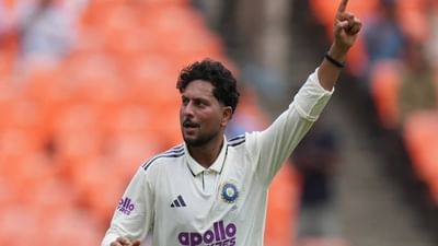 કુલદીપ યાદવનો 11 મહિનાની રાહનો અંત આખરે અમદાવાદમાં આવ્યો. 11 મહિના પછી તેને ટેસ્ટ મેચમાં રમવાની તક મળી. વેસ્ટ ઈન્ડીઝ સામેની પ્રથમ ટેસ્ટ માટે તેમને પ્લેઈંગ ઈલેવનમાં સામેલ કરવામાં આવ્યો.