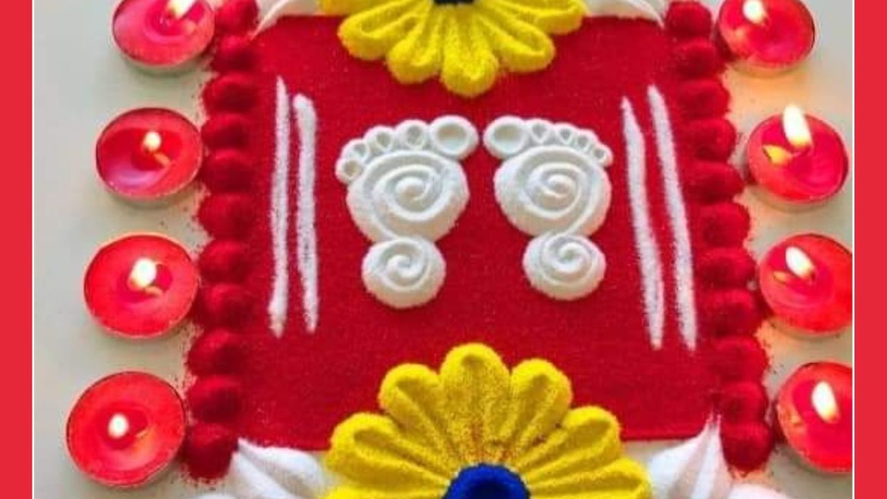 લક્ષ્મી ફૂટપ્રિન્ટ રંગોળી: ધનતેરસ પર આ ડિઝાઇન અત્યંત શુભ માનવામાં આવે છે. દરવાજા અથવા આંગણા પર દેવી લક્ષ્મીના નાના પગના નિશાન દોરવામાં આવે છે અને ફૂલોની પાંખડીઓથી ઘેરાયેલા હોય છે.
