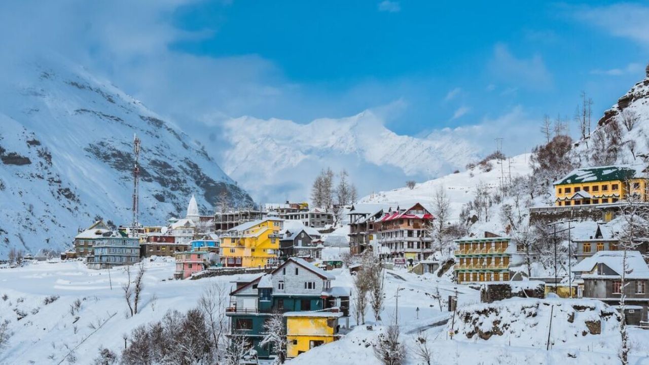 અત્યાર સુધી, ભારતથી ફિલિપાઇન્સની રાજધાની મનીલા સુધી કોઈ સીધી ફ્લાઇટ્સ નહોતી. મુસાફરોને સિંગાપોર, બેંગકોક અથવા કુઆલાલંપુર જેવા શહેરોમાંથી મુસાફરી કરવી પડતી હતી, જેમાં આખો દિવસ લાગતો હતો. પરંતુ હવે, આ બધું બદલાઈ ગયું છે. એર ઇન્ડિયાએ દિલ્હીથી મનીલા સુધીની તેની પ્રથમ નોન-સ્ટોપ ફ્લાઇટ શરૂ કરી છે, જે લાંબી મુસાફરીને ફક્ત છ કલાક સુધી ઘટાડી છે. 