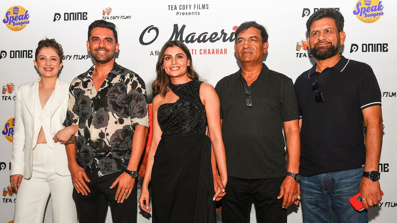 અભિનેત્રી માલતી ચહર હાલ ખુબ ચર્ચામાં છે કારણ કે, તેમણે સલમાન ખાનના રિયાલિટી શો "બિગ બોસ 19" માં વાઇલ્ડકાર્ડ સ્પર્ધક તરીકે એન્ટ્રી કરી છે. ચાલો એક નજર કરીએ કે તે કોણ છે અને તે શું કરે છે