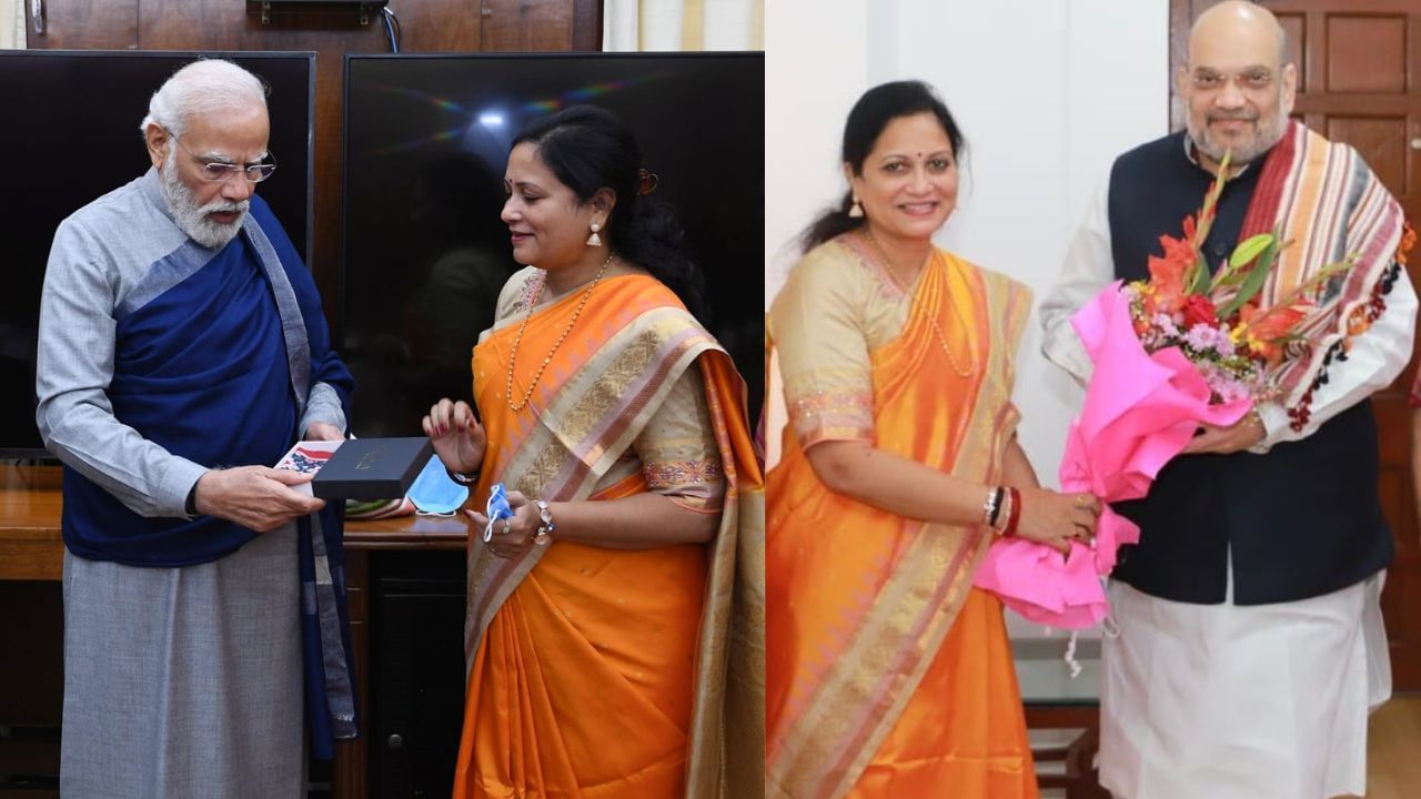 મનીષા વકીલે એમ.એ.નો અભ્યાસ કર્યો છે.તેઓ વડોદરાની શાળાનાં સુપરવાઇઝર તરીકે તથા સૉલેસ ફાઉન્ડેશનના પ્રમુખ તરીકે સેવા આપી ચૂક્યાં છે. 