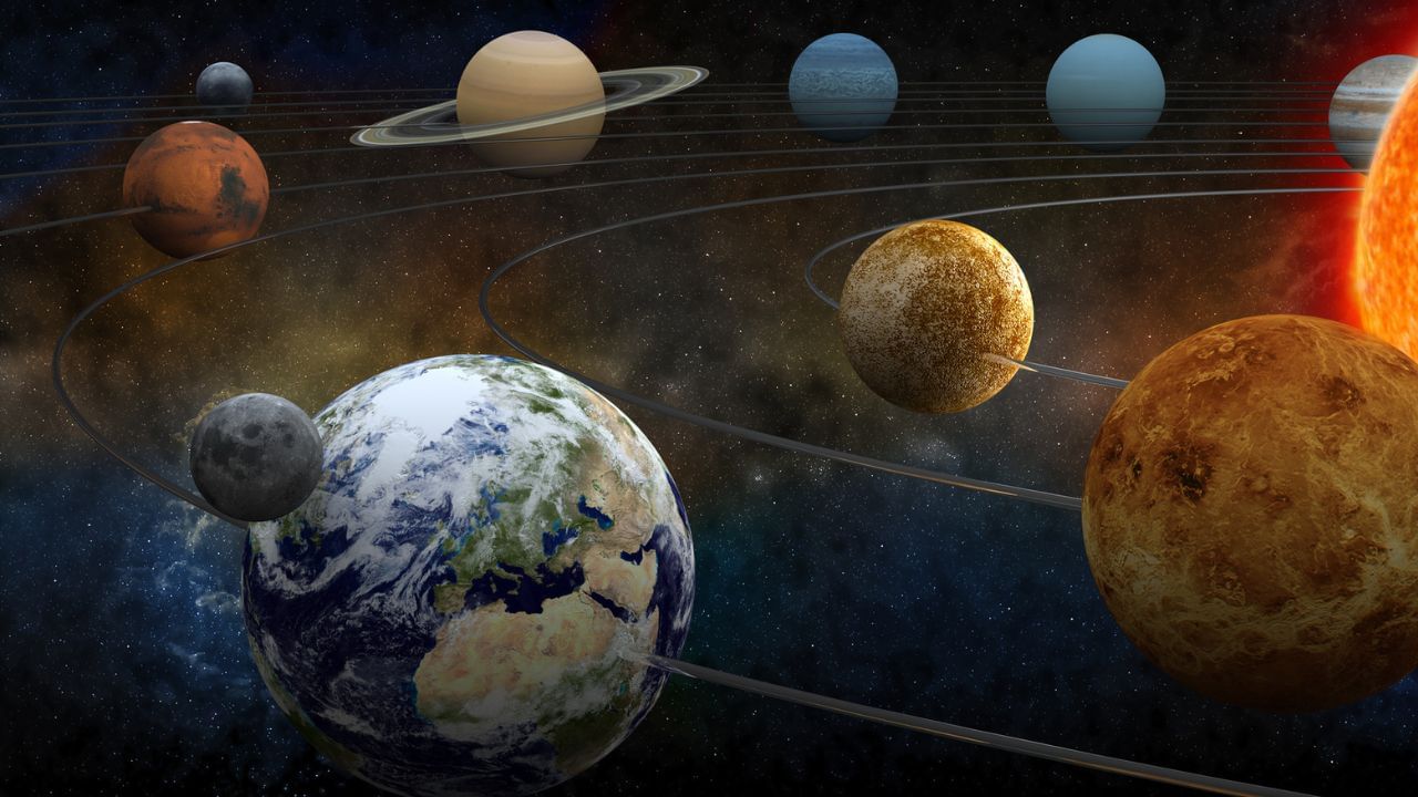 મકર રાશિના જાતકો માટે બુધ ગ્રહ ભાગ્ય અને સફળતાનો મુખ્ય કારક માનવામાં આવે છે. ઓક્ટોબર સુધી બુધ દસમા ભાવમાં રહેશે, જે કારકિર્દીમાં સ્થિરતા અને પ્રગતિ લાવશે. ત્યારબાદ તે અગિયારમા અને પછી બારમા ભાવમાં પ્રવેશ કરશે, જેના કારણે ભાગ્યનું સહયોગ વધશે, મહત્વપૂર્ણ વ્યવસાયિક નિર્ણયોમાં સફળતા મળશે અને નાણાકીય સ્થિતિમાં સુધારો થશે. આ સમયગાળો ખાસ કરીને નાણાકીય ક્ષેત્ર, શિક્ષણ, આઈટી અને વેપાર સાથે જોડાયેલા લોકો માટે અત્યંત અનુકૂળ સાબિત થઈ શકે છે. ( Credits: Getty Images )