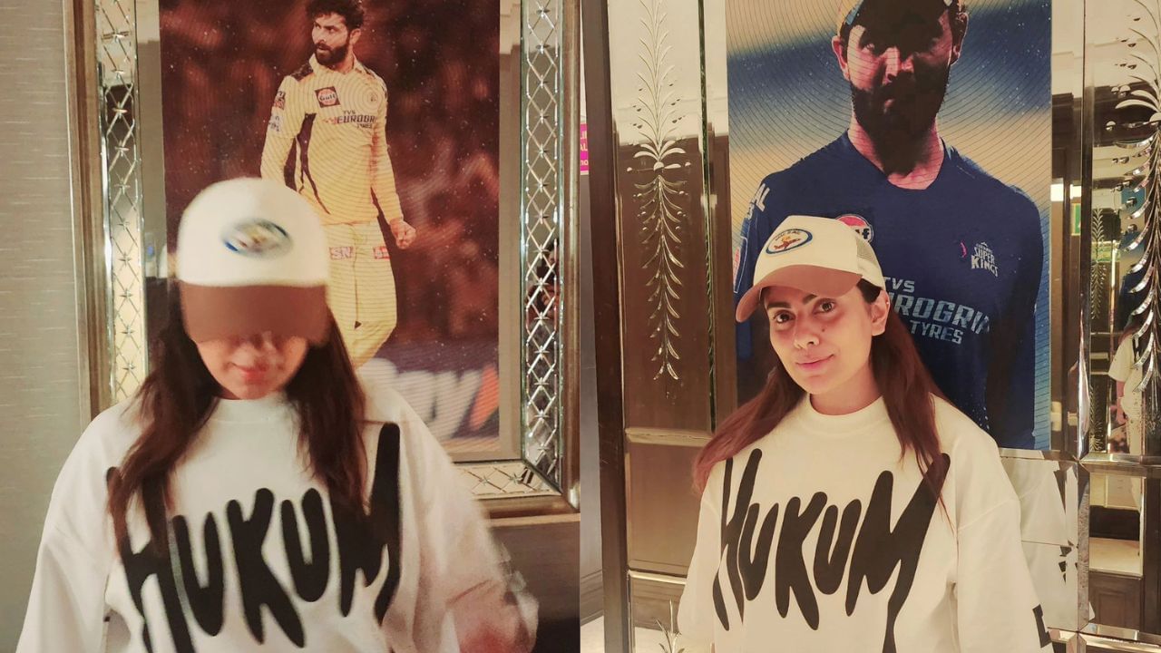 તેના ઘરના દરવાજાથી લઈને જૂના ફર્નિચર અને ઝુમ્મર સુધી બધું જ ખૂબ જ સુંદર છે. રિવાબા જાડેજા પોતાના રાજકીય જીવનને કારણે ચર્ચામાં રહે છે.