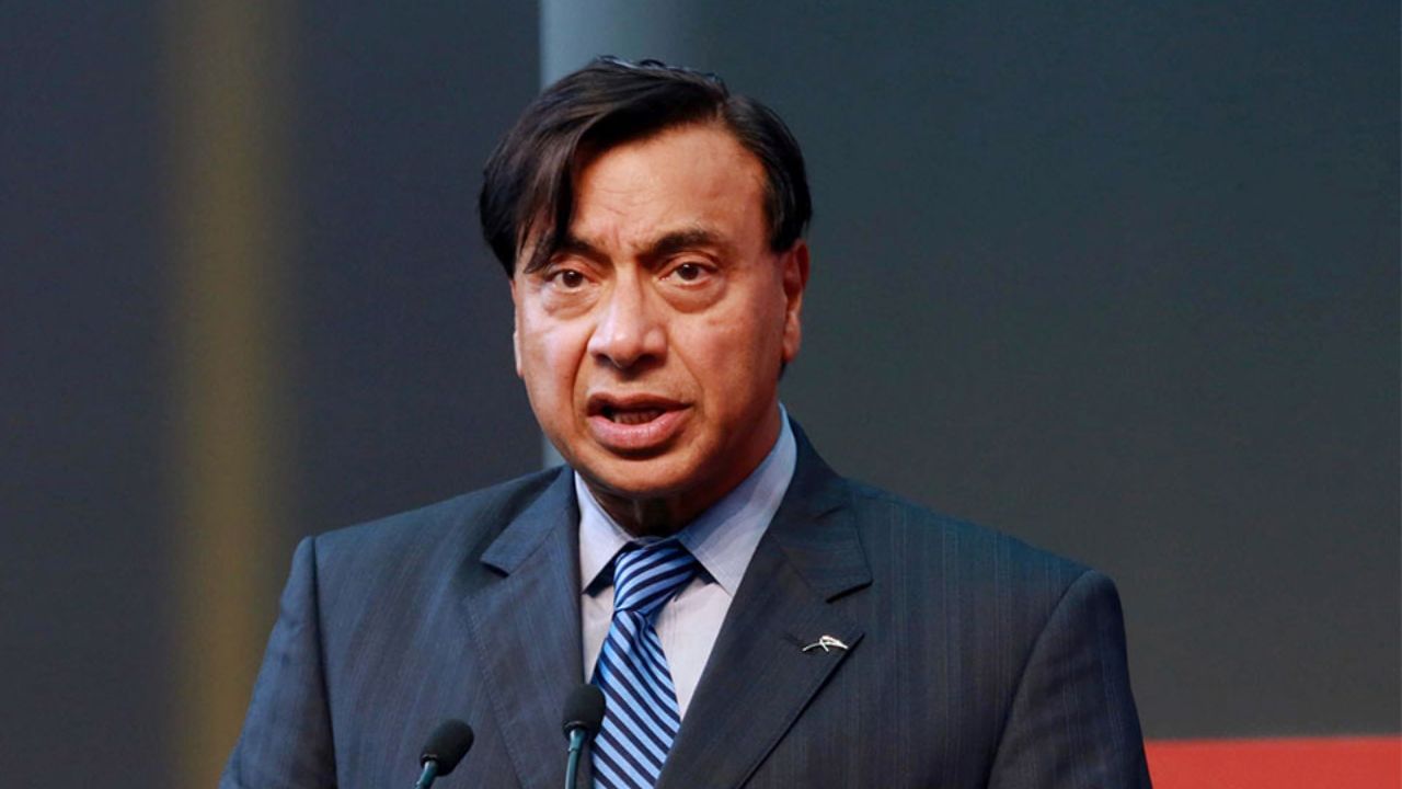 મિત્તલ અટક સંસ્કૃત શબ્દ મિત્ર પરથી ઉતરી આવી છે, જેનો અર્થ "મિત્ર," "સાથી" અથવા "સહયોગી" થાય છે. આ નામ મિત્રતા, વિશ્વાસ અને સામાજિક બંધનો દર્શાવે છે. 