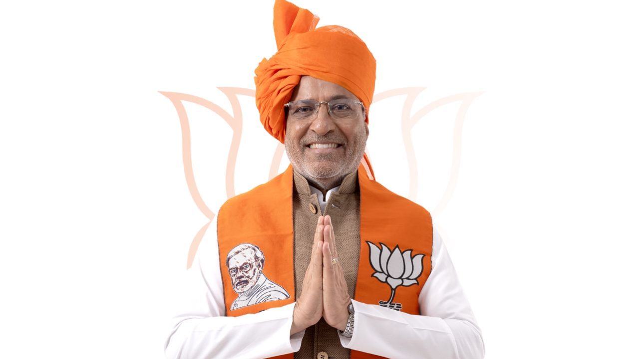 મોઢવાડિયા બે શબ્દોથી બનેલો છે. જેમાં મોઢનો અર્થ ગુજરાતના એક પ્રાચીન શહેર અથવા પ્રદેશનું નામ છે. જ્યારે વાડિયાનો અર્થ ગુજરાતીમાં સ્થળ સાથે સંકળાયેલ વ્યક્તિ થાય છે. 