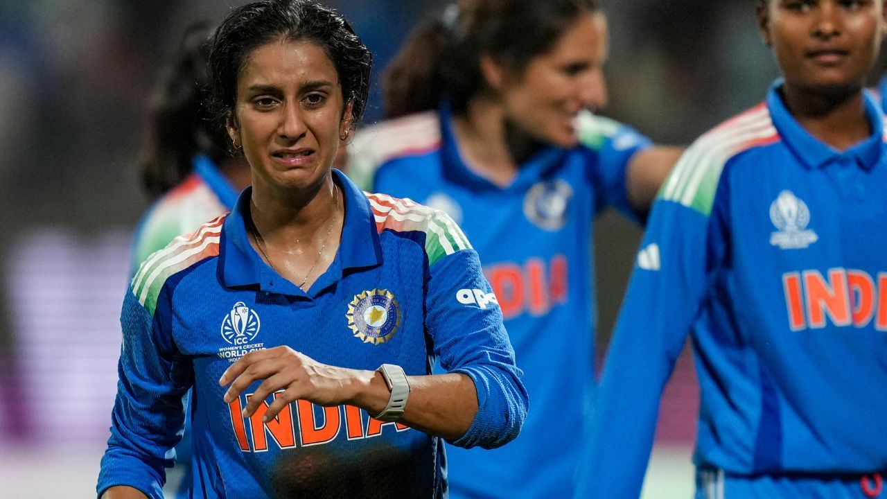 વર્લ્ડકપ જીતનારી ટીમને આ વખતે મહિલા ક્રિકેટના ઈતિહાસમાં સૌથી મોટી રકમ આપવામાં આવશે. વર્લ્ડકપની ફાઈનલની પ્રાઈઝ મની અંદાજે 40 કરોડ રુપિયા મળશે. રવિવાર 2 નવેમ્બરના રોજ નવી મુંબઈના ડીવાઈ પાટિલ સ્ટેડિયમમાં રમાનારી ફાઈનલમાં ભારત અને સાઉથ આફ્રિકા વચ્ચે ખિતાબી મેચમાં ટકકર થશે. (ALL PHOTO : PTI)