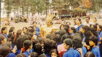  બોલિવુડ જગતમાંથી એક દુખદ સમાચાર સામે આવી રહ્યા છે. બીઆર ચોપરાની મહાભારતમાં કર્ણનું પાત્ર નિભાવી ઘરે ઘરે ફેમસ થયેલા દિગ્ગજ અભિનેતા પંકજ ધીરનું નિધન થયું છે.તો આજે આપણે પંકજ ધીરના પરિવારના અને પર્સનલ લાઈફ વિશે વાત કરીએ.