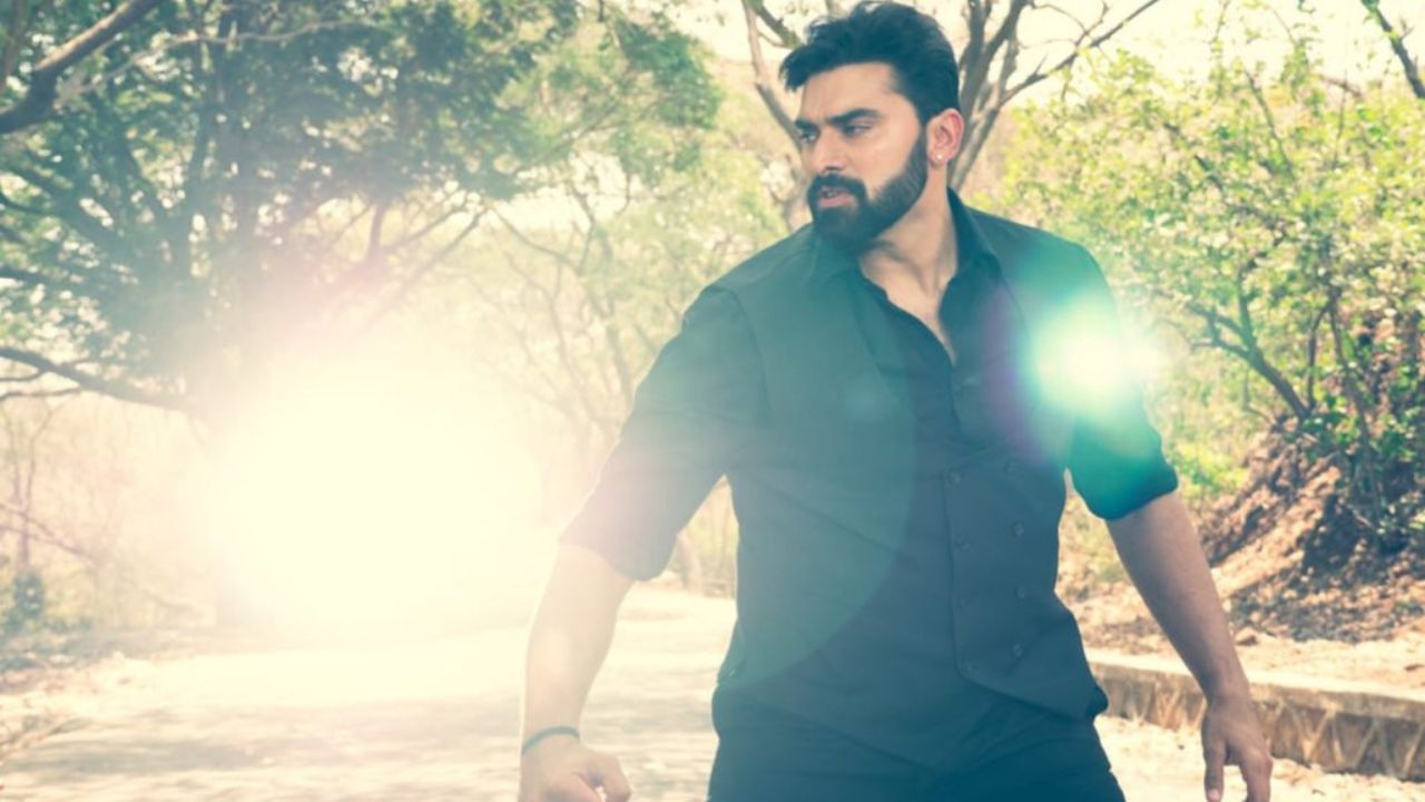 2006માં પંકજ ધીરે તેમના ભાઈ સતલુજ ધીર સાથે જોગેશ્વરી, મુંબઈ ખાતે વિસેજ સ્ટુડિયોઝ નામનો શૂટિંગ સ્ટુડિયો સ્થાપ્યો હતો.