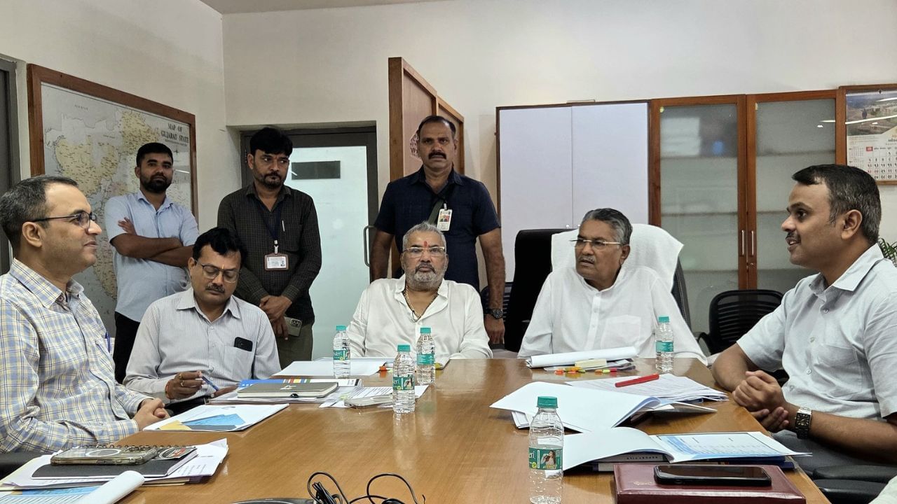 પરષોત્તમભાઈ ઓધવજીભાઈ સોલંકી ભારતીય જનતા પાર્ટીના રાજકારણી છે. તેઓ 1998 થી ભાવનગર ગ્રામીણ મતવિસ્તારનું પ્રતિનિધિત્વ કરતા ગુજરાત વિધાનસભાના સભ્ય છે. 